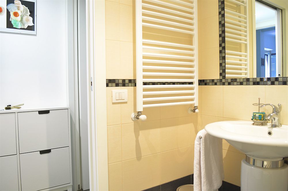 Room Inn Милано Екстериор снимка